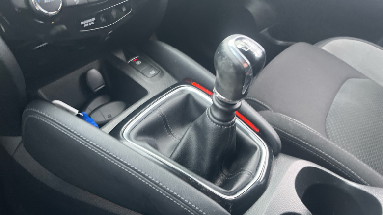 Nissan Qashqai 1.3 DiG-T N-Connecta 5dr Petrol Hatchback